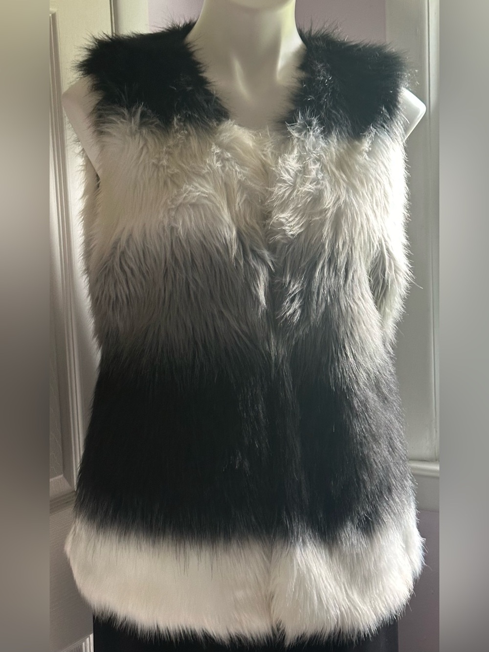 SAY WHAT ? Black White & Gray Ombre Faux Fur Clip On Closure Vest Sz L